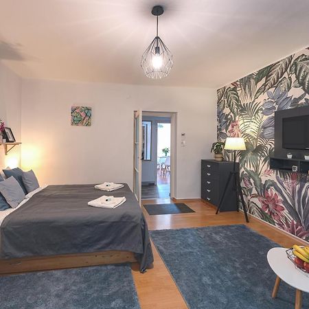 Peaceful Apartment Near Buda Castle And Chain Bridge Budapest Exteriör bild